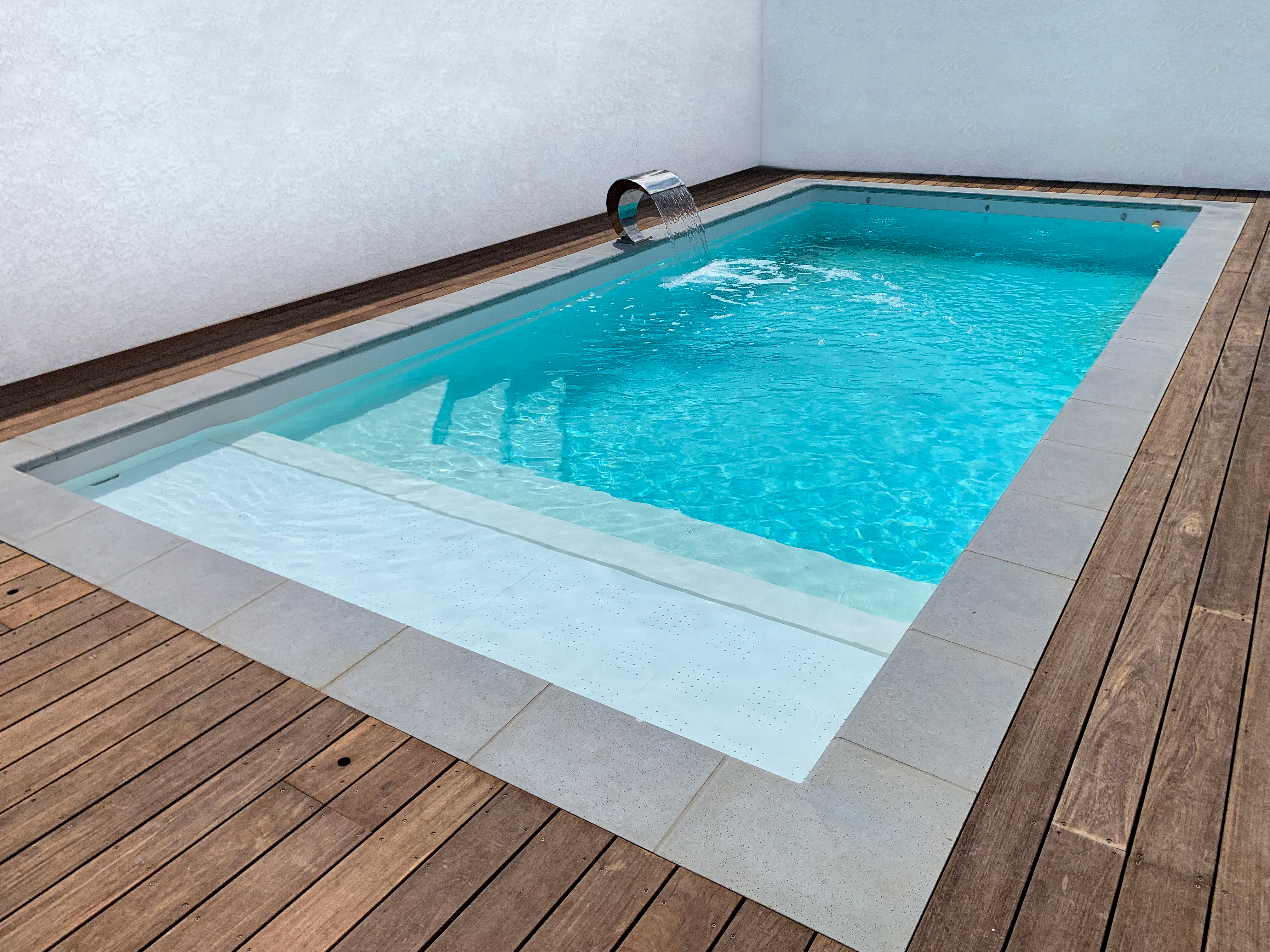 Piscine forme libre Moorea - Mediester